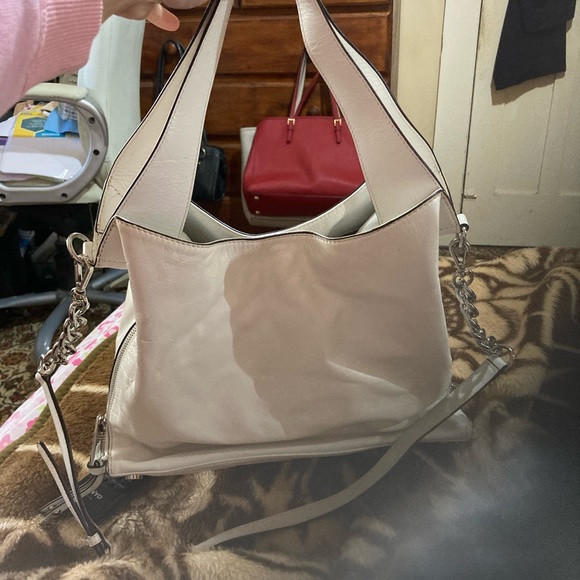 Authentic Michael Kors shoulder bag with extension strap in the colour white - Picture 2 of 4